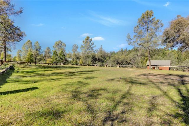 10265 Newtown Rd, Nevada City, CA 95959