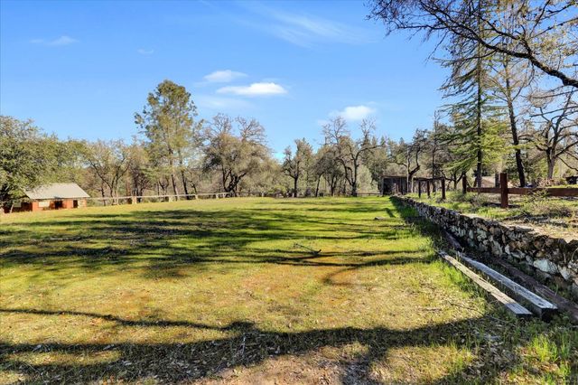 10265 Newtown Rd, Nevada City, CA 95959