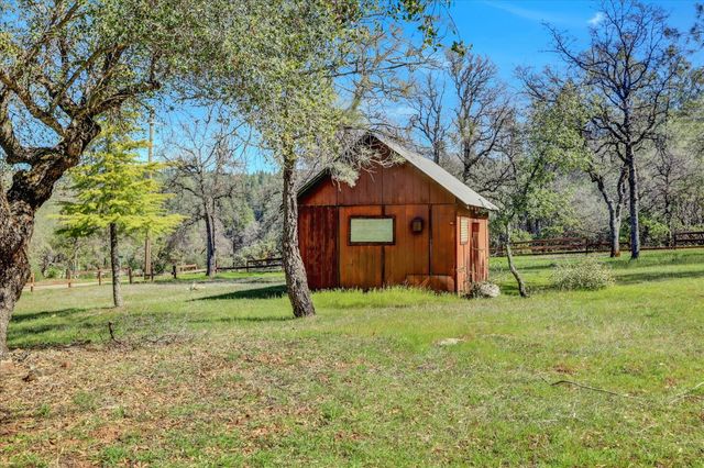 10265 Newtown Rd, Nevada City, CA 95959