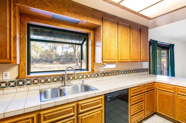 10265 Newtown Rd, Nevada City, CA 95959