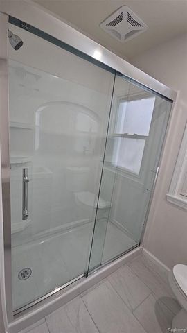 590 E Madison Avenue, Pontiac, MI 48340