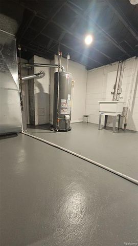 590 E Madison Avenue, Pontiac, MI 48340