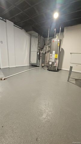 590 E Madison Avenue, Pontiac, MI 48340