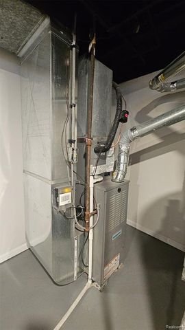 590 E Madison Avenue, Pontiac, MI 48340