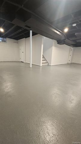 590 E Madison Avenue, Pontiac, MI 48340