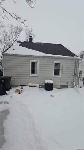 590 E Madison Avenue, Pontiac, MI 48340