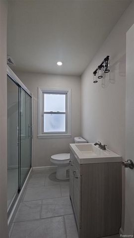 590 E Madison Avenue, Pontiac, MI 48340