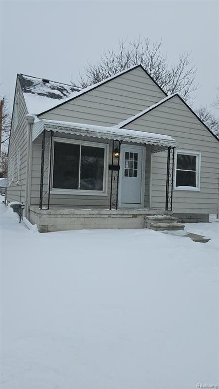 590 E Madison Avenue, Pontiac, MI 48340