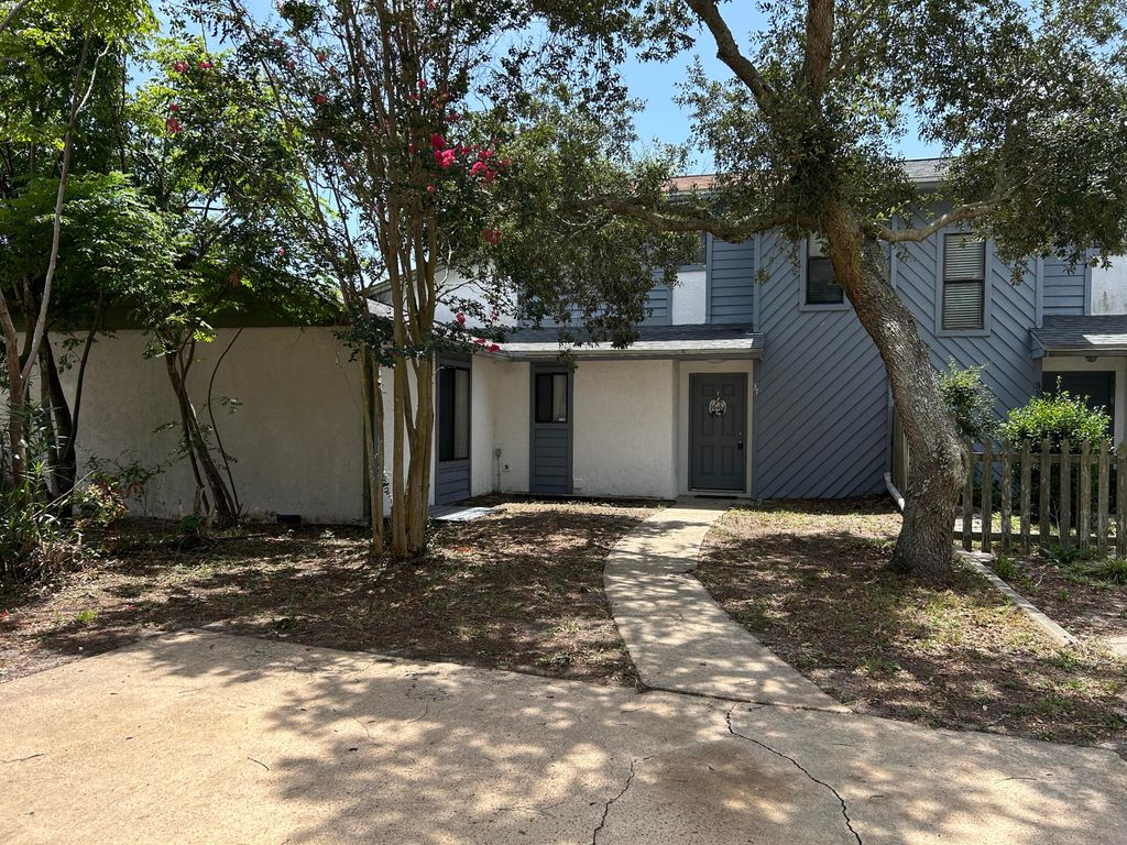 Image 1 of property listing at 37 Log Place, Destin, FL 32541