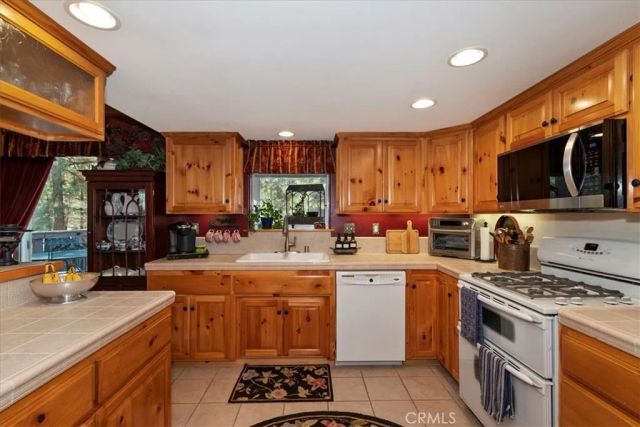 42243 Castle Crag, Big Bear Lake, CA 92315