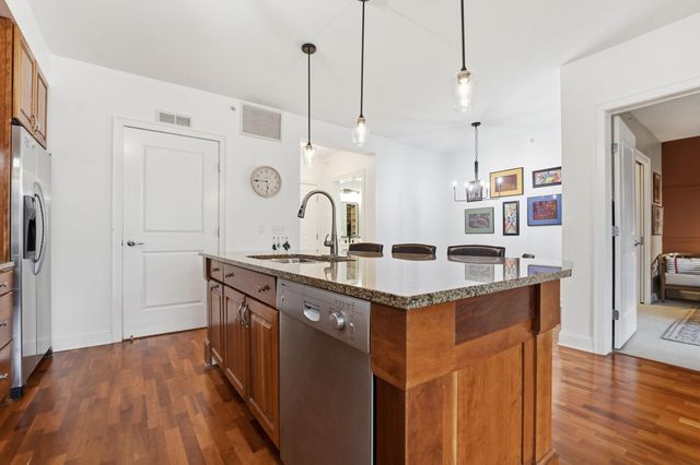 1060 Grand Avenue 203, Saint Paul, MN 55105