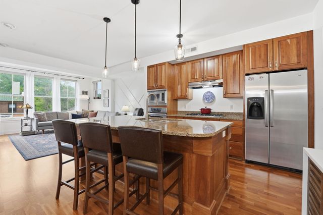 1060 Grand Avenue 203, Saint Paul, MN 55105