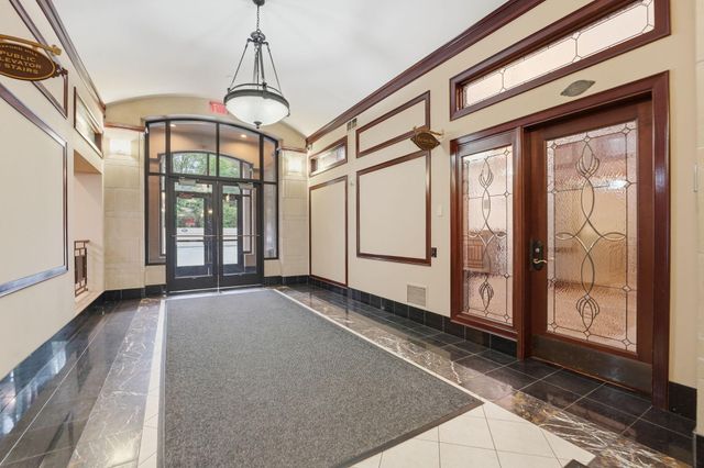 1060 Grand Avenue 203, Saint Paul, MN 55105
