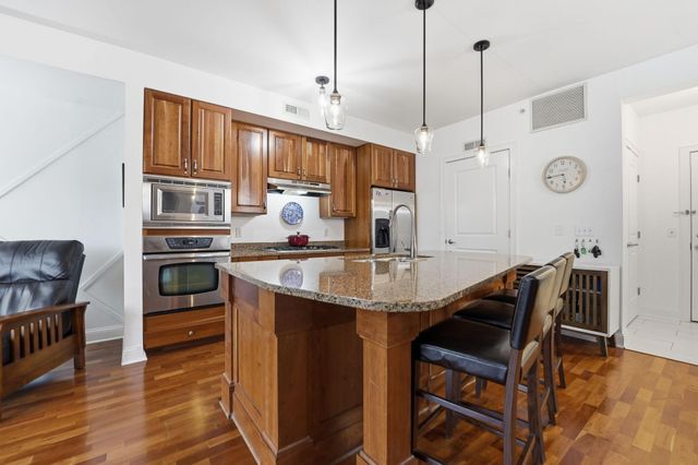 1060 Grand Avenue 203, Saint Paul, MN 55105
