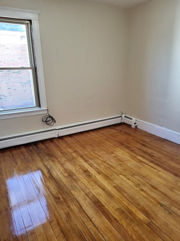 74 Pecker St 302, Haverhill, MA 01830