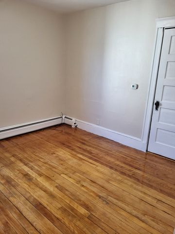 74 Pecker St 302, Haverhill, MA 01830