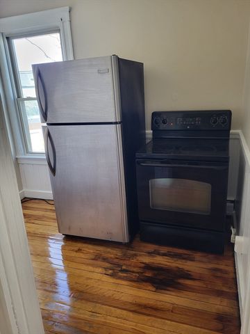 74 Pecker St 302, Haverhill, MA 01830