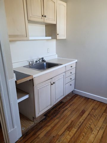74 Pecker St 302, Haverhill, MA 01830