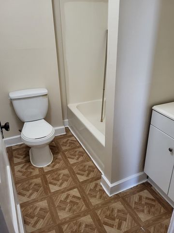 74 Pecker St 302, Haverhill, MA 01830