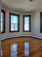 74 Pecker St 302, Haverhill, MA 01830