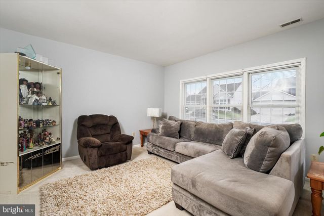 87 HORSESHOE LN S, Columbus, NJ 08022