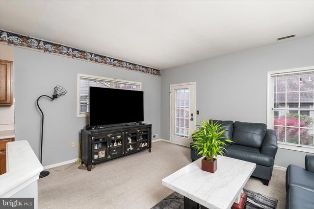 87 HORSESHOE LN S, Columbus, NJ 08022