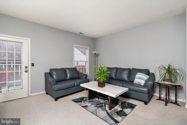 87 HORSESHOE LN S, Columbus, NJ 08022