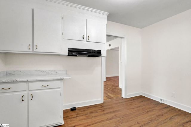 207 Elm Street, Clinton, SC 29325