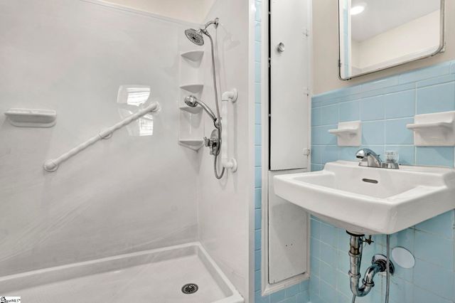 207 Elm Street, Clinton, SC 29325