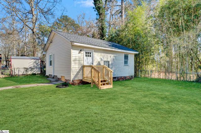 207 Elm Street, Clinton, SC 29325