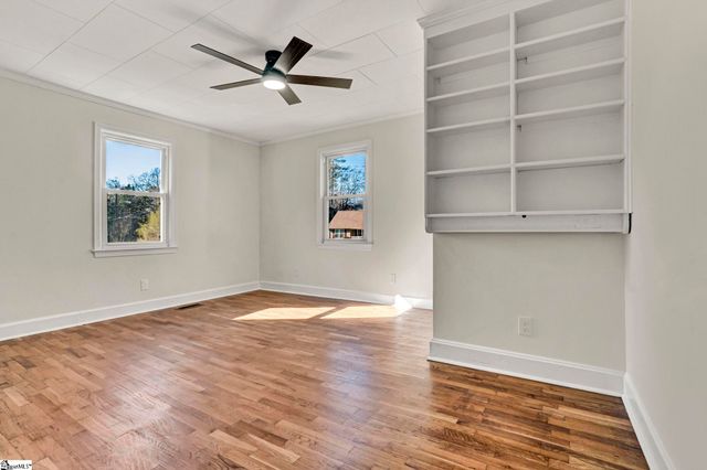 207 Elm Street, Clinton, SC 29325