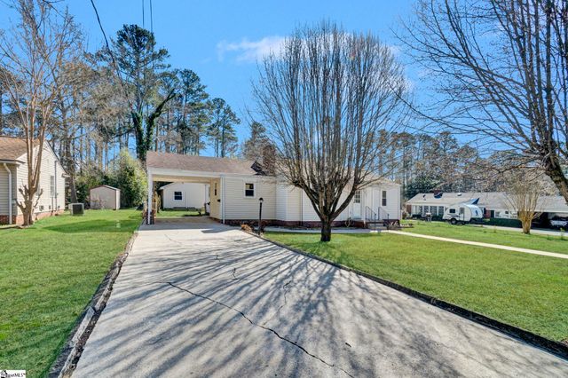 207 Elm Street, Clinton, SC 29325