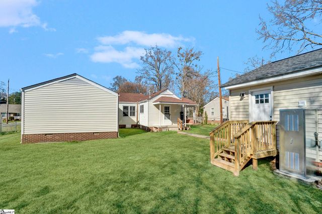 207 Elm Street, Clinton, SC 29325