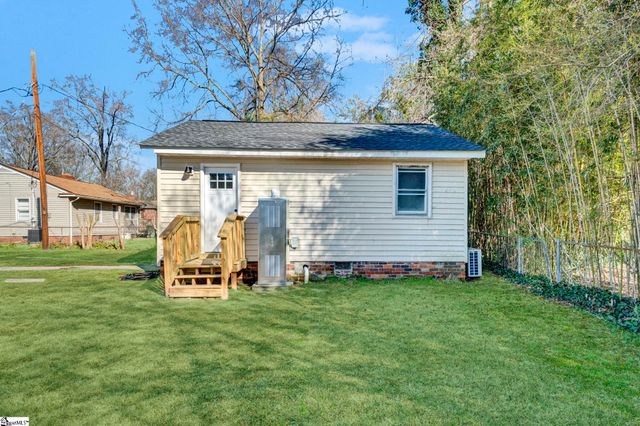 207 Elm Street, Clinton, SC 29325