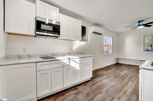 207 Elm Street, Clinton, SC 29325