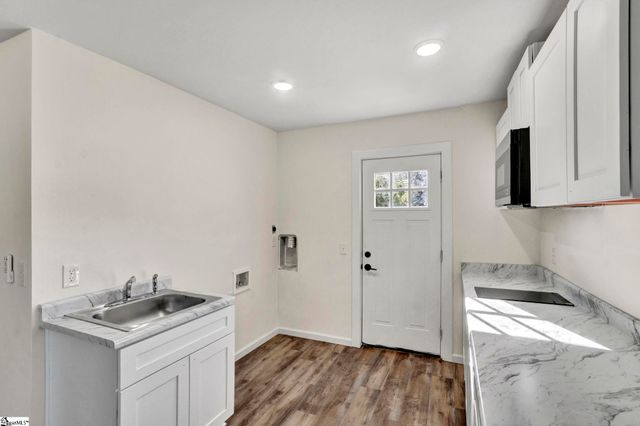 207 Elm Street, Clinton, SC 29325