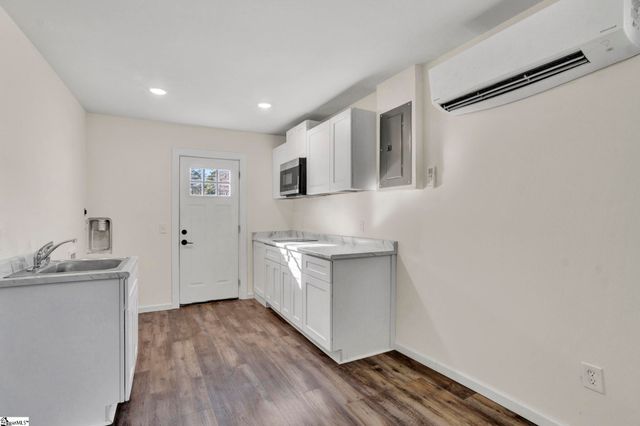 207 Elm Street, Clinton, SC 29325