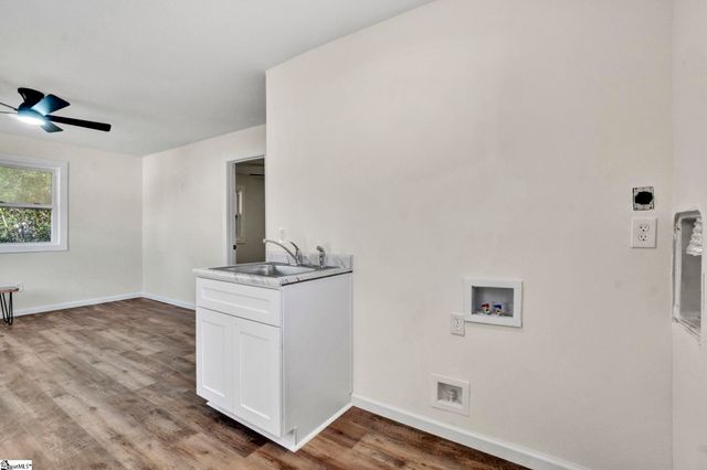 207 Elm Street, Clinton, SC 29325