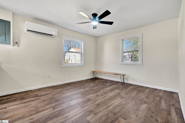 207 Elm Street, Clinton, SC 29325