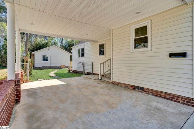 207 Elm Street, Clinton, SC 29325