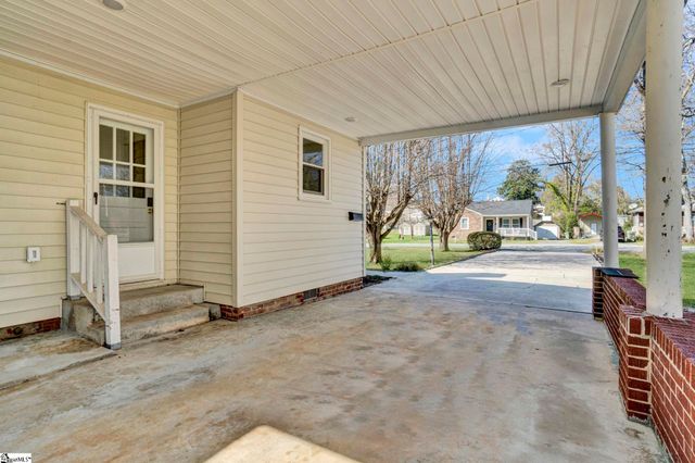 207 Elm Street, Clinton, SC 29325