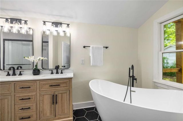 638 Medford SE Place, Smyrna, GA 30080