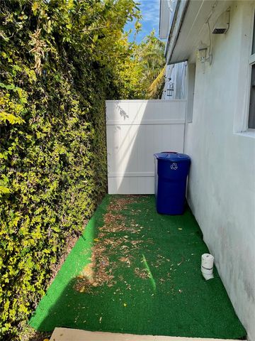 1365 Marseille Dr 1, Miami Beach, FL 33141