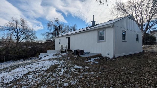 3812 E 93RD Street, Kansas City, MO 64132