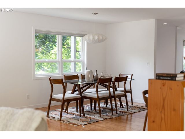 4045 Sw JERALD Ct, Portland, OR 97221