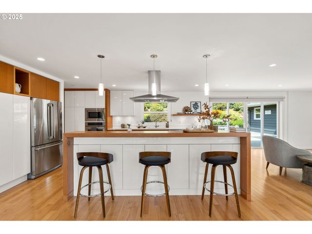 4045 Sw JERALD Ct, Portland, OR 97221