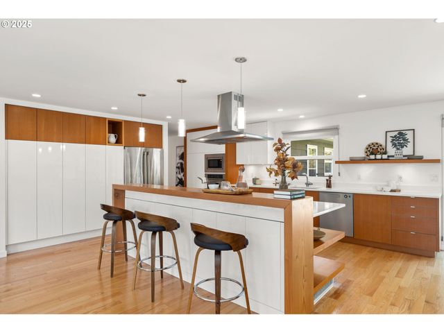 4045 Sw JERALD Ct, Portland, OR 97221