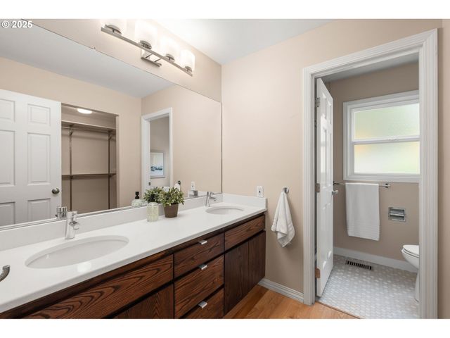 4045 Sw JERALD Ct, Portland, OR 97221