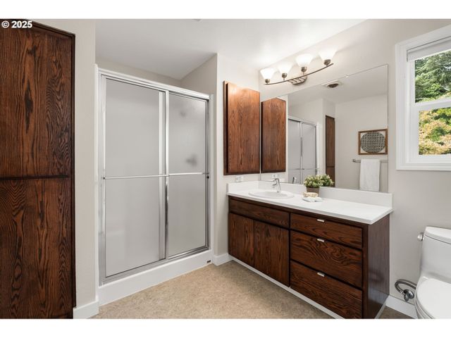 4045 Sw JERALD Ct, Portland, OR 97221