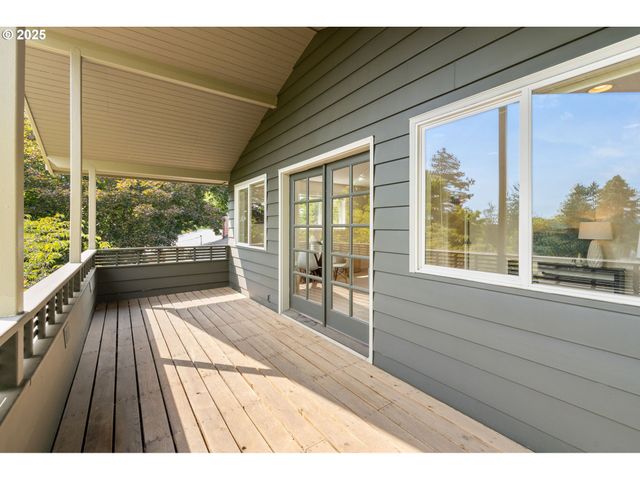 4045 Sw JERALD Ct, Portland, OR 97221